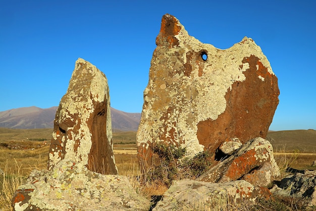 Foto carahunge, a menudo llamado stonehenge armenio, un sitio arqueológico prehistórico en armenia