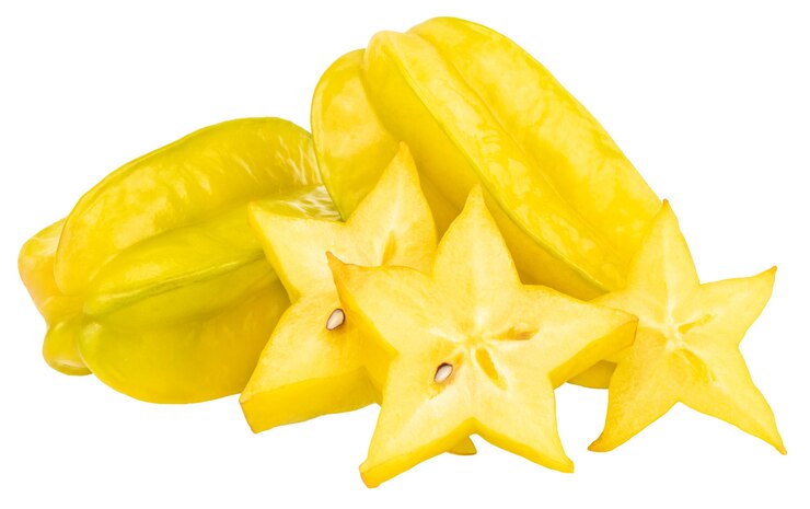 Carambola de carambola ou maçã-estrela (carambola) isolada no branco