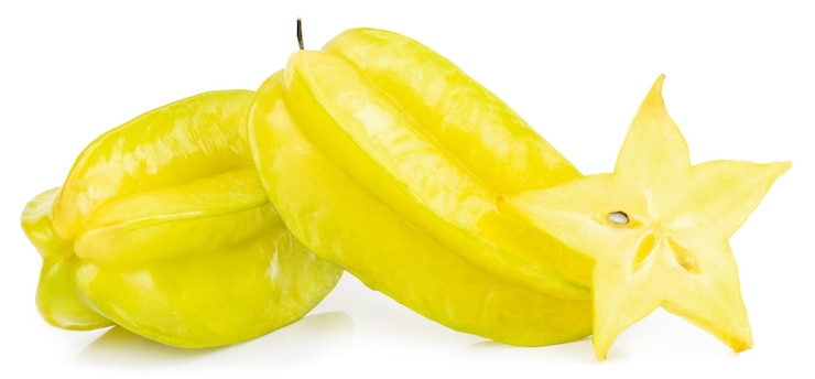 Carambola de carambola ou maçã-estrela isolada no branco