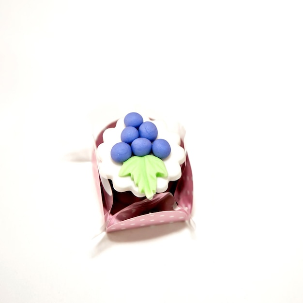 Caramelo infantil decorado con uvas