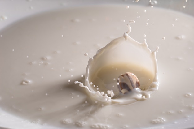 Foto el caramelo salpica una leche