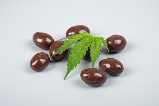 Caramelos de chocolate con extracto de thc avellanas dulces en chocolate con marihuana