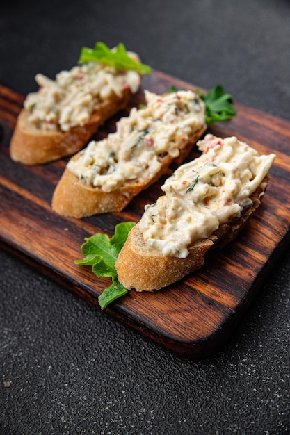 caranguejo rillette salada patê palito de caranguejo refeição comida lanche em cima da mesa cópia espaço comida fundo rústico