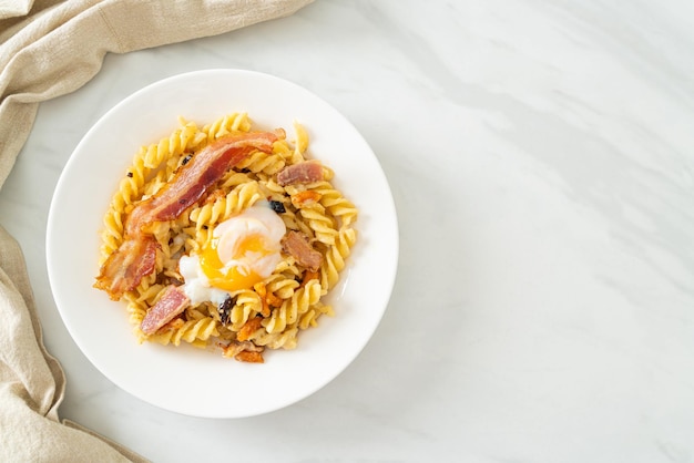 Carbonara fusilli pasta tocino picante