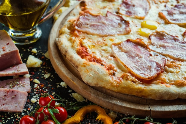 Carbonara pizza bacon prato tradicional simples