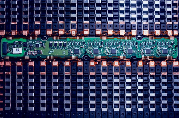 Foto carga de las baterías del motor eléctrico. desmontaje de la batería
