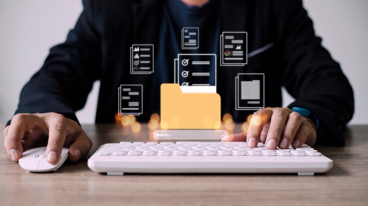 Foto carga de documentos desde la carpeta abre la carpeta de archivos con documentos en blanco voladores transferencia de datos de copia de seguridad compartir archivos concepto de transferencia de documentos