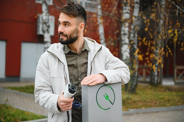 Cargar un coche eléctrico forma ecológica de conducción