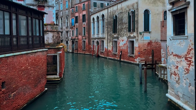 Carnaval de Veneza Pessoas no carnaval veneziano máscaras e trajes nas ruas de Veneza Itália Europa 10 de fevereiro de 2024