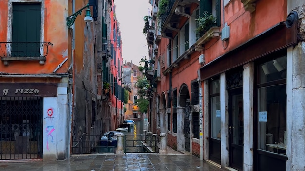 Carnaval de Veneza Pessoas no carnaval veneziano máscaras e trajes nas ruas de Veneza Itália Europa 10 de fevereiro de 2024