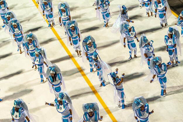 Carnaval no Brasil na Passarela do Samba a maior festa popular do mundo com muita cor j