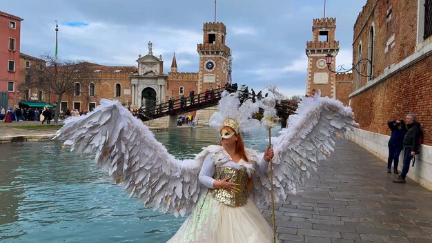 Carnaval de Venecia La gente en el carnaval veneciano máscaras y trajes en las calles de Venecia Italia Europa 10 de febrero de 2024