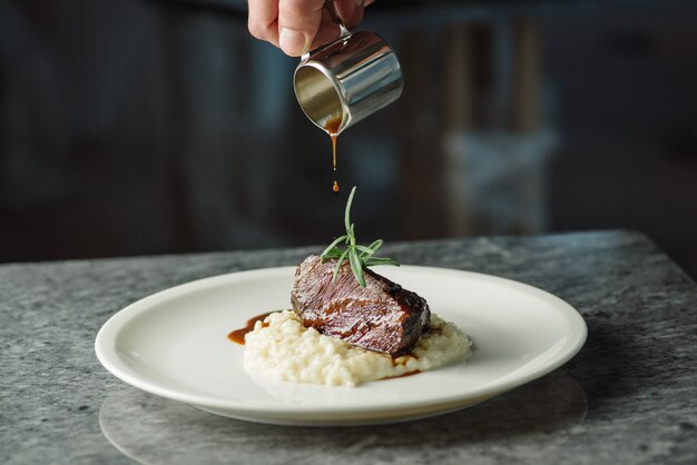 Carne Con Arroz Y Romero.