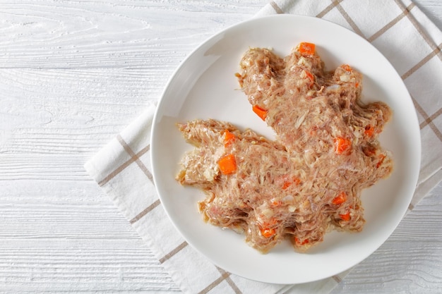 Carne aspic gelatina de carne cozida lentamente em um prato