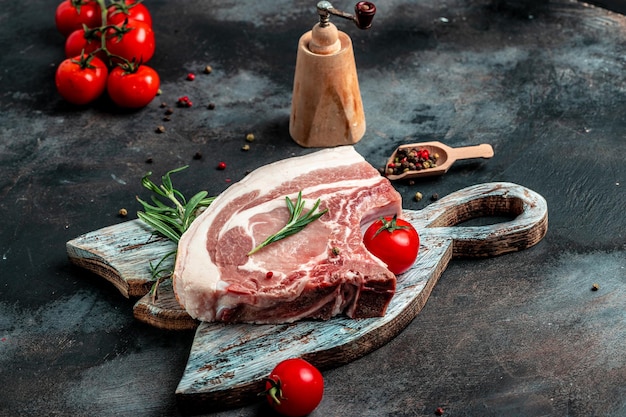 Carne de cerdo con costillas bistec de chuleta de cerdo cruda Entrecote de lomo Comida orgánica receta del menú lugar para la vista superior del texto