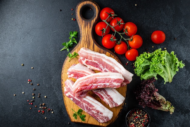 carne de cerdo cruda o de res corazón trozo de carne segundo plato bocadillo listo para comer