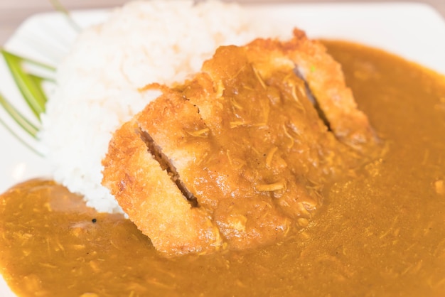 carne de cerdo frita con arroz al curry