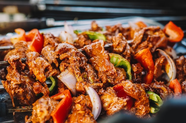 Carne com cebola e pimentão ao curry à moda indiana