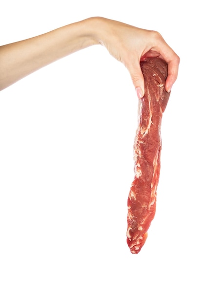 Carne crua de lombo de filé de porco isolada no fundo branco Carne nas mãos