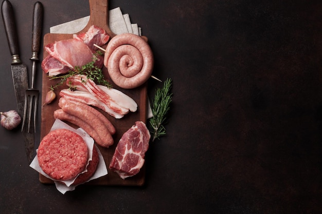 Carne cruda y embutidos