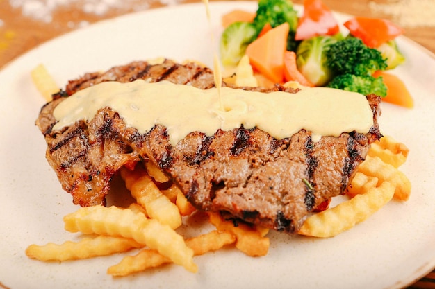 Carne de bife de carne fresca grelhada