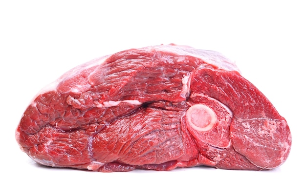 Carne de carneiro em um fundo branco