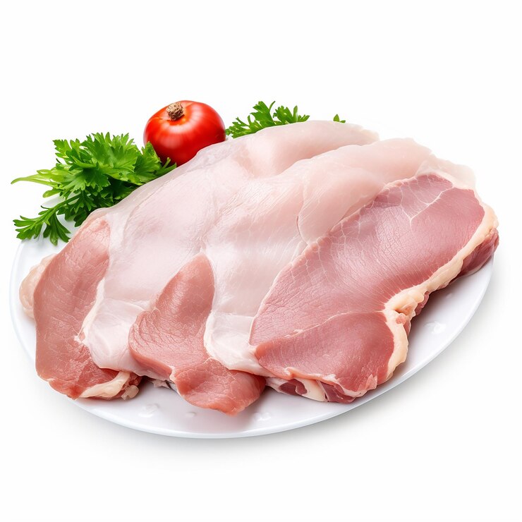 Carne de cauda fresca Parte de peru com folhas verdes em um fundo branco Deliciosa cozinha de aves