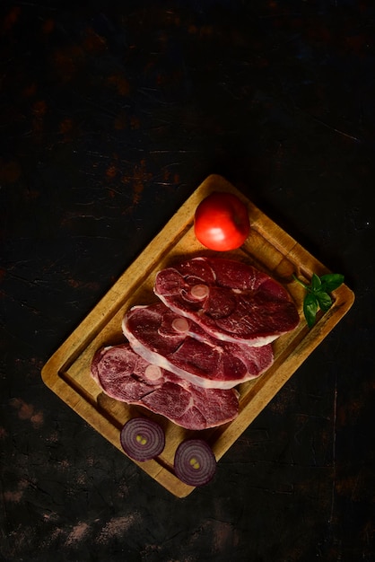 Carne de cordeiro da Patagônia apresentada na mesa de madeira Patagônia Argentina
