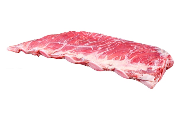 Foto carne de peito de vitela crua em costela de reserva curta com faca de açougueiro isolada em fundo branco vista de cima