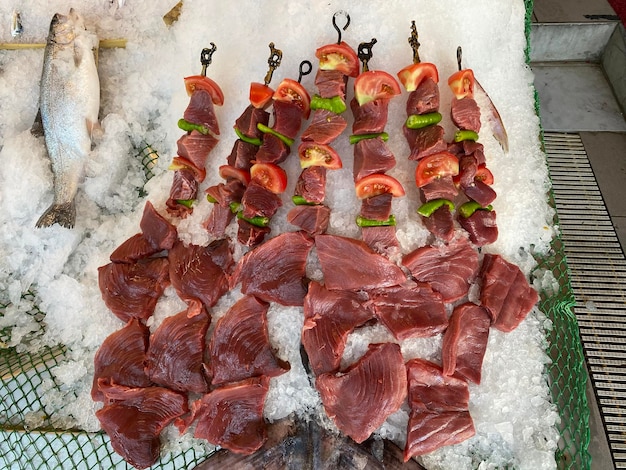 Carne de peixe fatiada