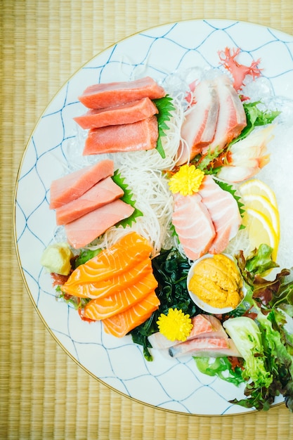 Foto carne de peixe sashimi crua e fresca