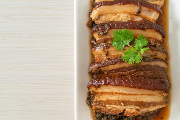 Carne de porco a vapor com receitas de cubbage de mostarda Swatow ou Mei Cai Kou Rou