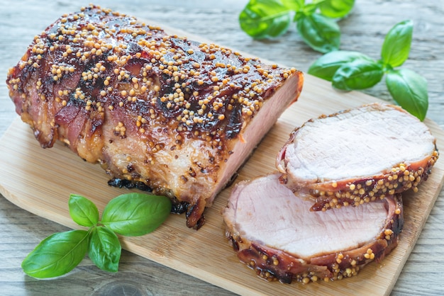 Carne de porco assada envolto em bacon