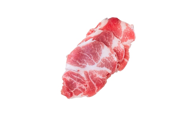 Carne de porco crua fatiada fresca para shabu isolada no caminho de recorte de fundo branco inclui vista superior