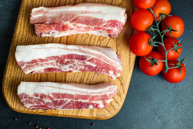 Carne de porco crua ou pedaço de carne com coração de boi lanche de segundo prato pronto para comer