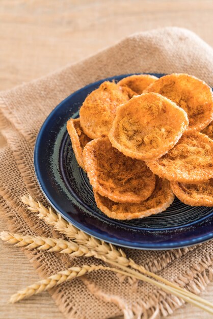 carne de porco desfiada seca no biscoito de arroz