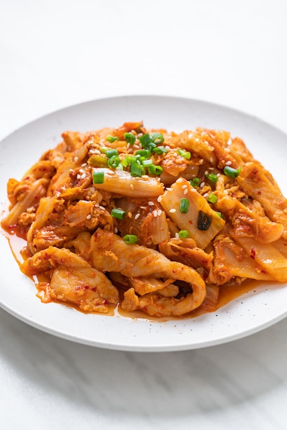 carne de porco frita com kimchi