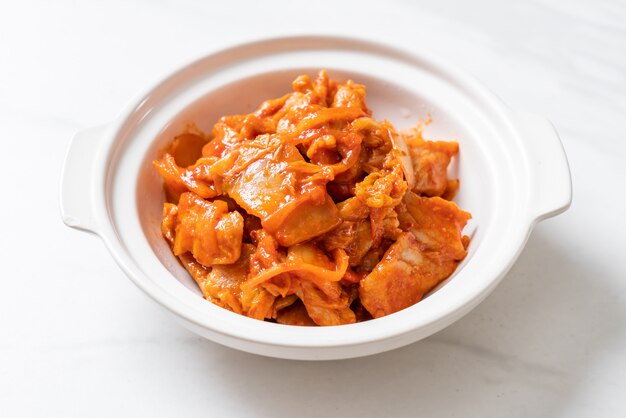 carne de porco frita com kimchi