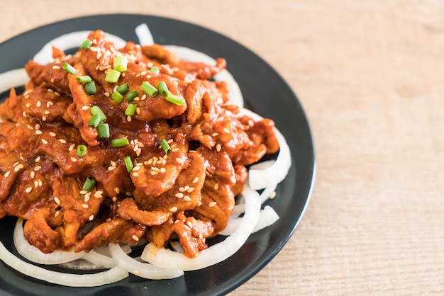 carne de porco frita com molho coreano picante (bulgogi)