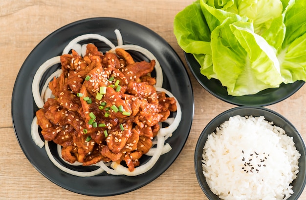 carne de porco frita com molho coreano picante (bulgogi)