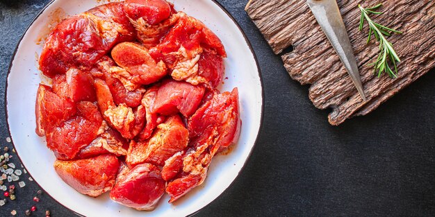 Foto carne de porco ou carne em um prato