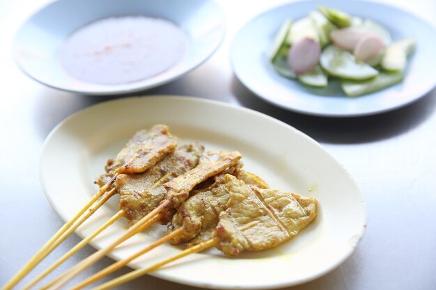 Carne de porco satay