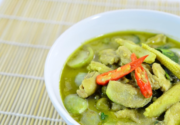 Carne de porco verde Curry cozinha tailandesa