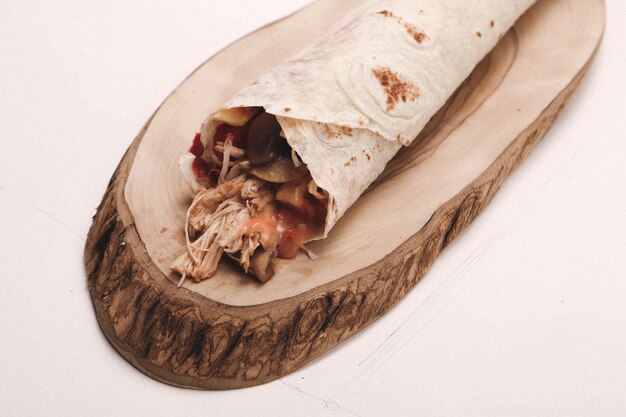 carne deliciosa durum kebap turco enrolamento de sanduíche