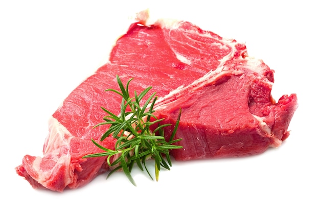 Carne florentina isolada no branco