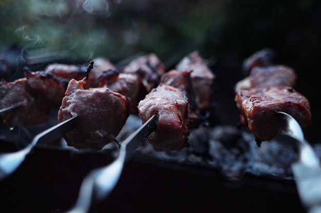 Carne fresca preparada no fogo