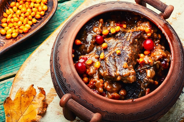 Carne guisada en adobo de frutos del bosque