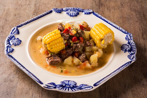 Carne y maíz - Guisado - Plato tradicional brasileño