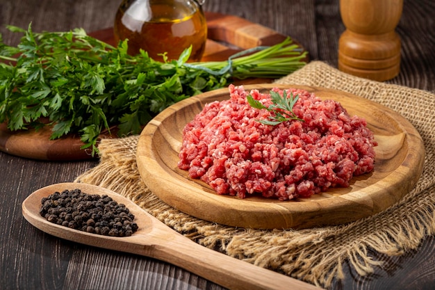 Carne moída crua pronta para preparação