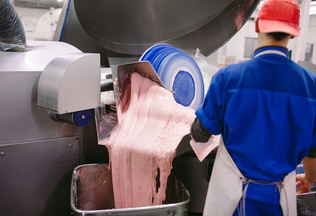 La carne en el molinillo. La industria de la carne.